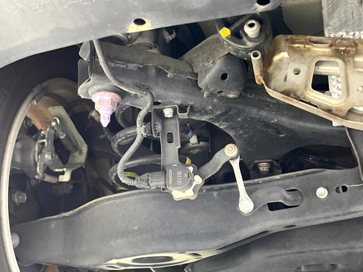 2017 Toyota Prius DAA-ZVW50 (UW-6a23911cd4d34)[18]