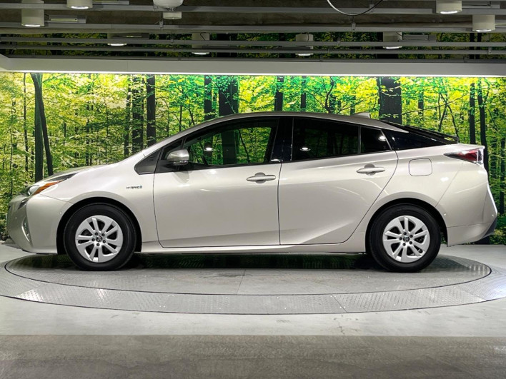 2017 Toyota Prius DAA-ZVW50 (UW-6a23911cd4d34)[12]