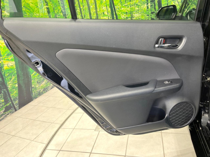 2017 Toyota Prius PHV DLA-ZVW52 (UW-6a239122ea6a2)[7]