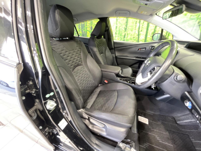 2017 Toyota Prius PHV DLA-ZVW52 (UW-6a239122ea6a2)[21]