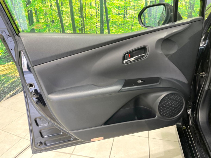 2017 Toyota Prius PHV DLA-ZVW52 (UW-6a239122ea6a2)[8]