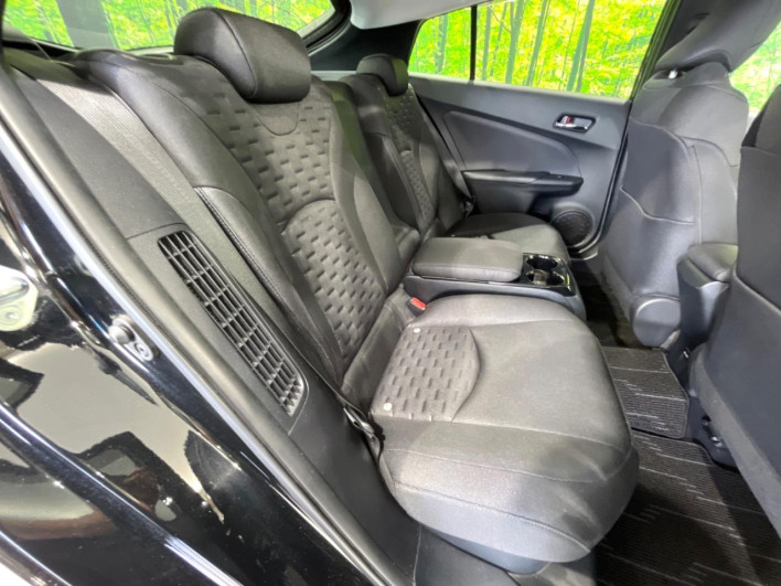 2017 Toyota Prius PHV DLA-ZVW52 (UW-6a239122ea6a2)[23]