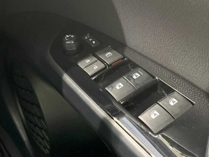 2017 Toyota Prius PHV DLA-ZVW52 (UW-6a239122ea6a2)[29]