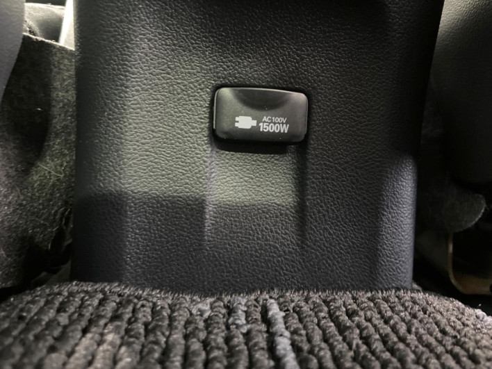 2017 Toyota Prius PHV DLA-ZVW52 (UW-6a239122ea6a2)[26]