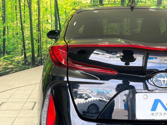 2017 Toyota Prius PHV DLA-ZVW52 (UW-6a239122ea6a2)[16]