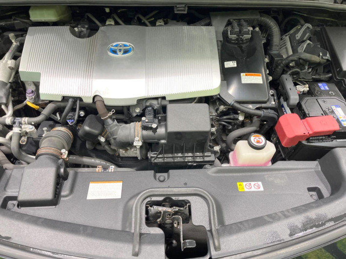 2017 Toyota Prius PHV DLA-ZVW52 (UW-6a239122ea6a2)[4]