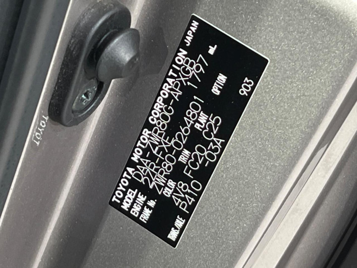 2017 Toyota Noah DAA-ZWR80G (UW-6a23912bd6666)[1]