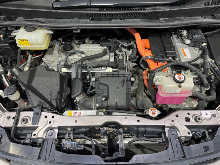 2017 Toyota Noah DAA-ZWR80G (UW-6a23912bd6666)[11]