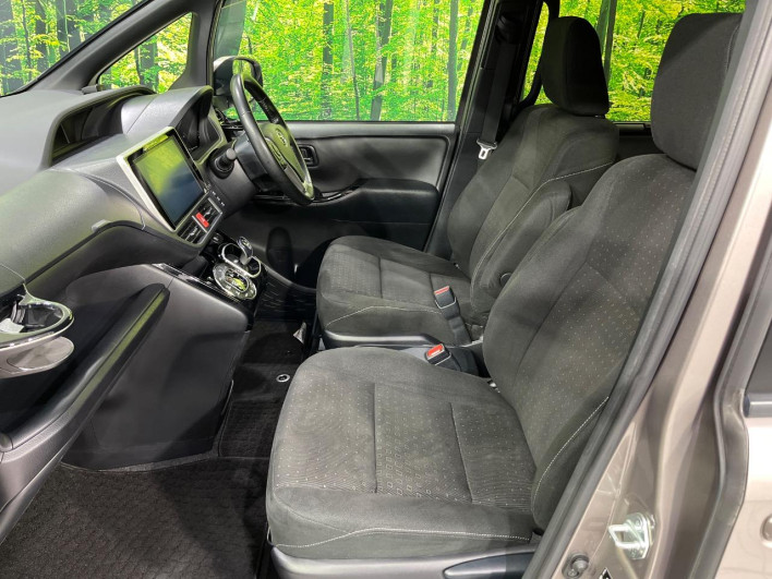 2017 Toyota Noah DAA-ZWR80G (UW-6a23912bd6666)[26]