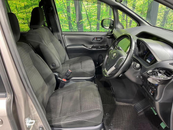 2017 Toyota Noah DAA-ZWR80G (UW-6a23912bd6666)[29]