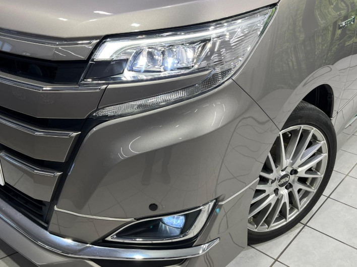 2017 Toyota Noah DAA-ZWR80G (UW-6a23912bd6666)[13]