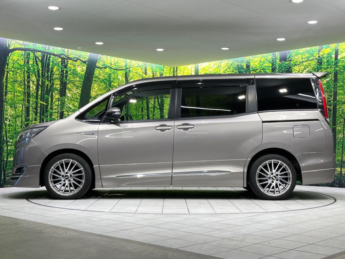 2017 Toyota Noah DAA-ZWR80G (UW-6a23912bd6666)[25]