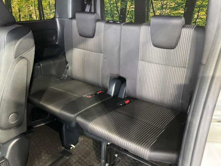 2017 Toyota Noah DAA-ZWR80W (UW-6a23912bd6afc)[8]