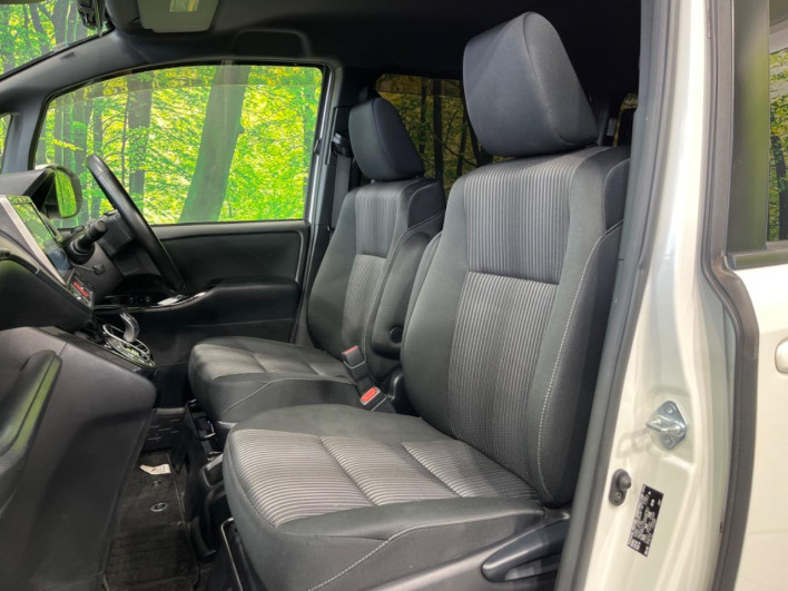 2017 Toyota Noah DAA-ZWR80W (UW-6a23912bd6afc)[5]