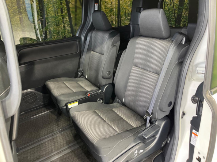 2017 Toyota Noah DAA-ZWR80W (UW-6a23912bd6afc)[6]