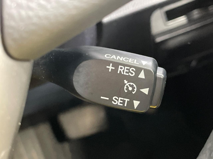 2018 Toyota Noah DAA-ZWR80G (UW-6a23912e04461)[8]