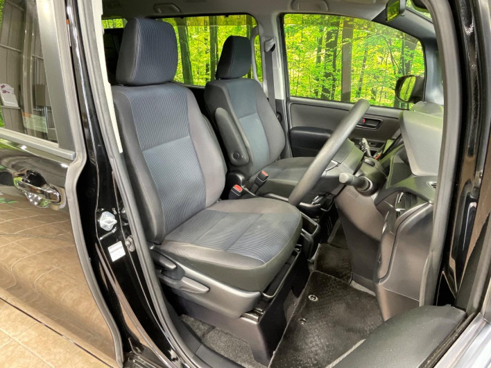 2018 Toyota Noah DAA-ZWR80G (UW-6a23912e04461)[27]