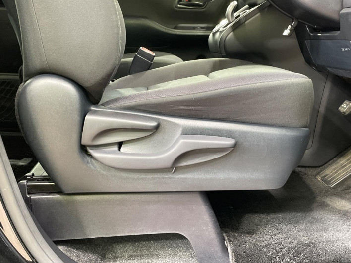 2018 Toyota Noah DAA-ZWR80G (UW-6a23912e04461)[17]