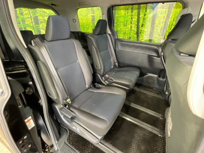 2018 Toyota Noah DAA-ZWR80G (UW-6a23912e04461)[28]