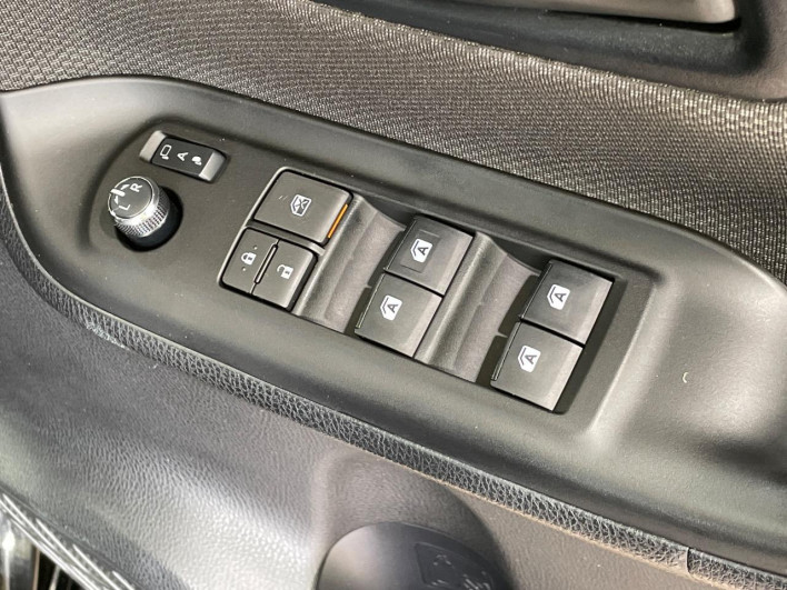 2018 Toyota Noah DAA-ZWR80G (UW-6a23912e04461)[16]