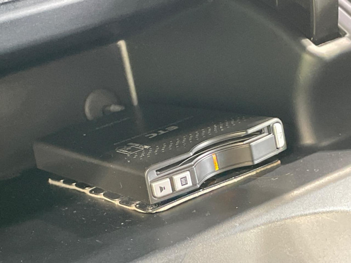 2018 Toyota Noah DAA-ZWR80G (UW-6a23912e04461)[23]