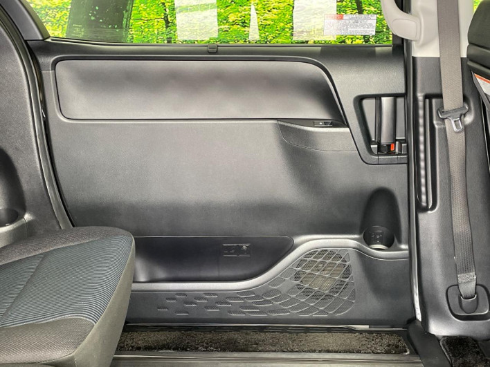 2018 Toyota Noah DAA-ZWR80G (UW-6a23912e04461)[20]