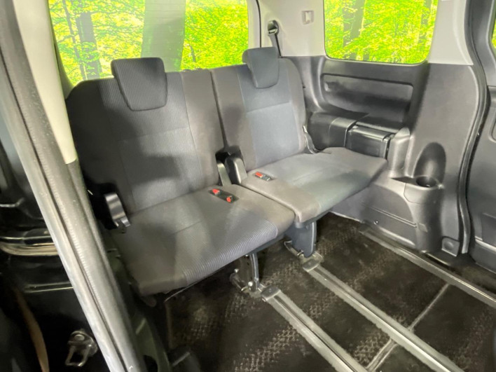 2018 Toyota Noah DAA-ZWR80G (UW-6a23912e04461)[29]