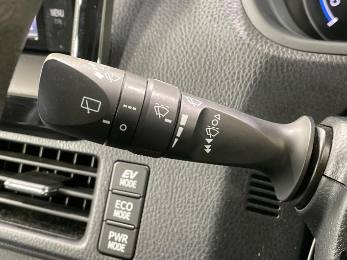 2018 Toyota Noah DAA-ZWR80G (UW-6a23912e04461)[6]