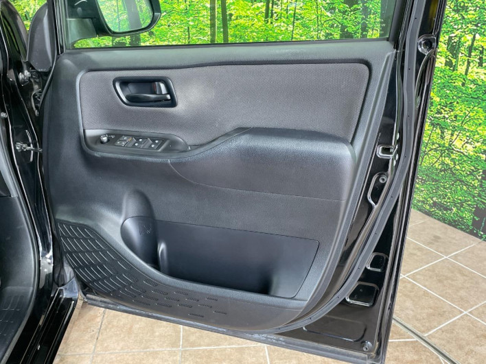 2018 Toyota Noah DAA-ZWR80G (UW-6a23912e04461)[15]