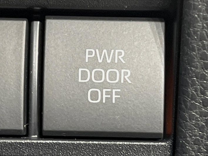2023 Toyota Voxy 6AA-ZWR90W (UW-6a2391337cb00)[29]