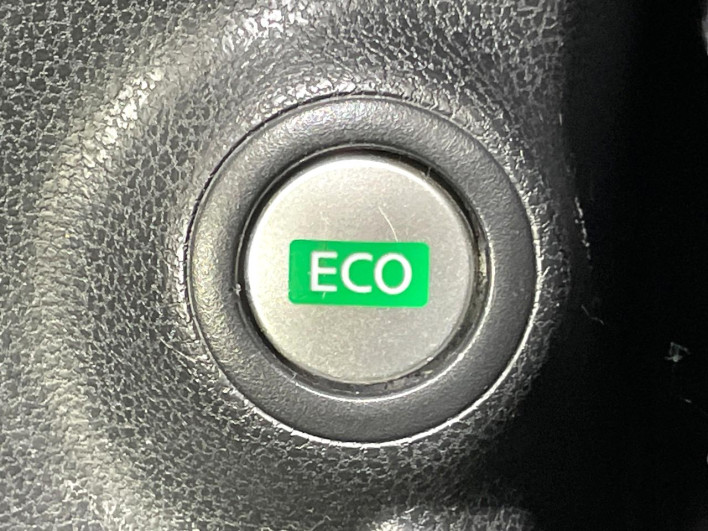 2016 Nissan Note DBA-E12 (UW-6a24e02621cb1)[22]