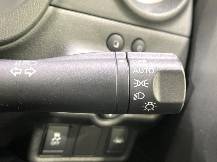 2016 Nissan Note DBA-E12 (UW-6a24e02621cb1)[28]
