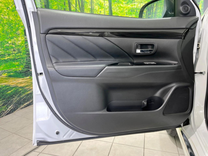 2015 Mitsubishi OUTLANDER PHEV DLA-GG2W (UW-6a24e0441a024)[8]