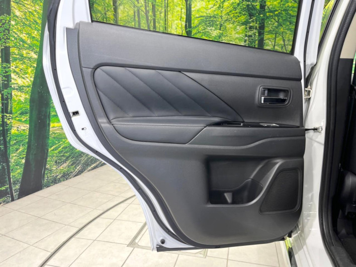 2015 Mitsubishi OUTLANDER PHEV DLA-GG2W (UW-6a24e0441a024)[7]