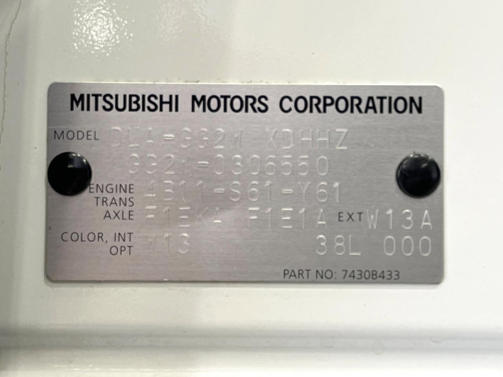 2015 Mitsubishi OUTLANDER PHEV DLA-GG2W (UW-6a24e0441a024)[1]