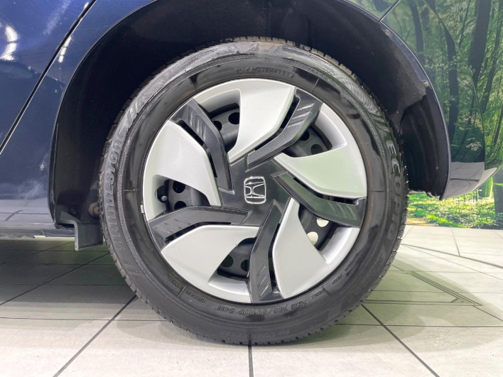 2015 Honda Fit Hybrid DAA-GP5 (UW-6a24e048bed23)[5]