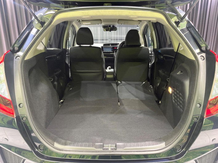 2015 Honda Fit Hybrid DAA-GP5 (UW-6a24e048bed23)[23]