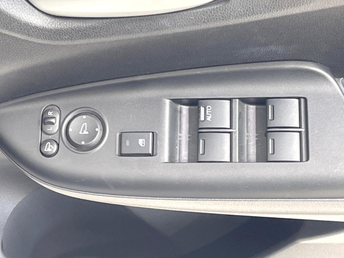 2016 Honda Fit Hybrid DAA-GP5 (UW-6a24e048db09a)[1]