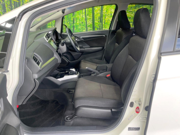 2016 Honda Fit Hybrid DAA-GP5 (UW-6a24e048db09a)[7]