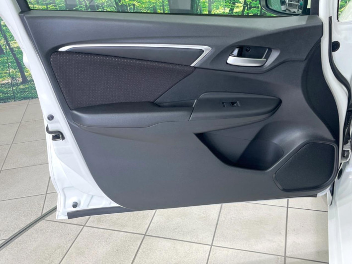 2016 Honda Fit Hybrid DAA-GP5 (UW-6a24e048db09a)[10]