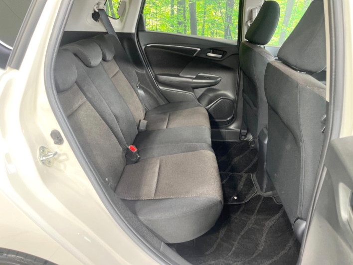 2016 Honda Fit Hybrid DAA-GP5 (UW-6a24e048db09a)[3]