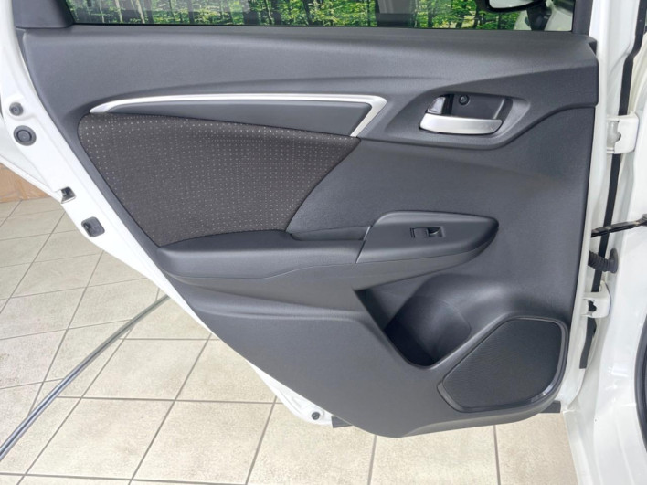 2016 Honda Fit Hybrid DAA-GP5 (UW-6a24e048db09a)[9]