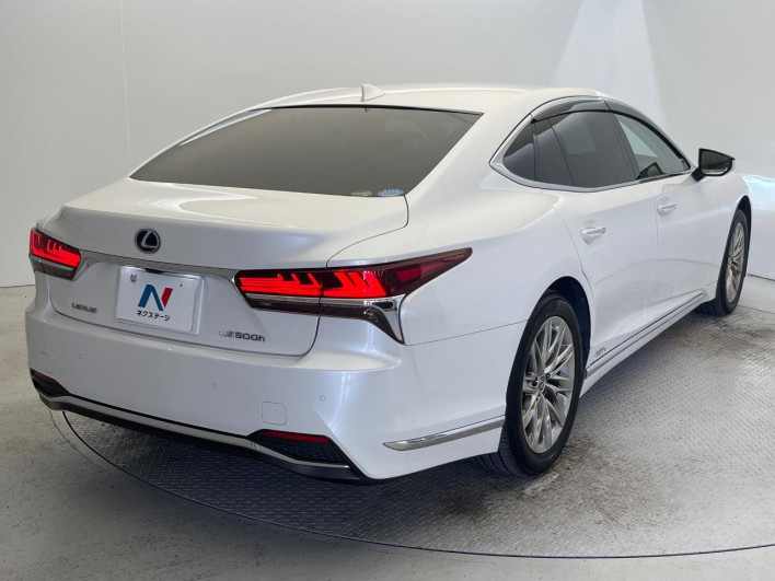 2017 Lexus LS DAA-GVF50 (UW-6a24e0559ffd9)[14]