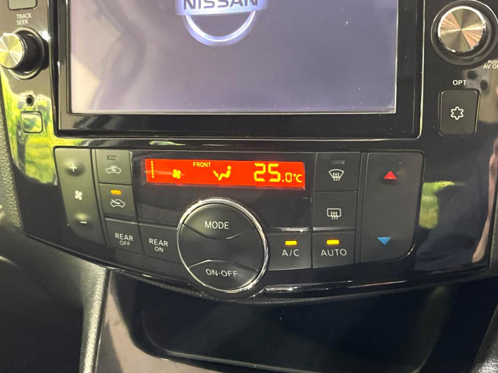 2014 Nissan Serena DAA-HFC26 (UW-6a24e061f103a)[12]