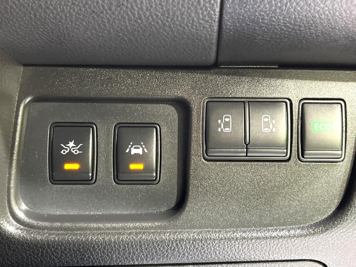 2014 Nissan Serena DAA-HFC26 (UW-6a24e061f103a)[20]