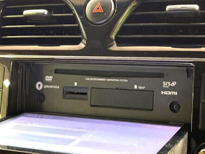 2014 Nissan Serena DAA-HFC26 (UW-6a24e061f103a)[17]