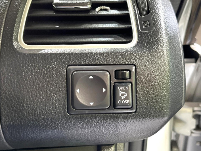 2014 Nissan Serena DAA-HFC26 (UW-6a24e061f103a)[19]