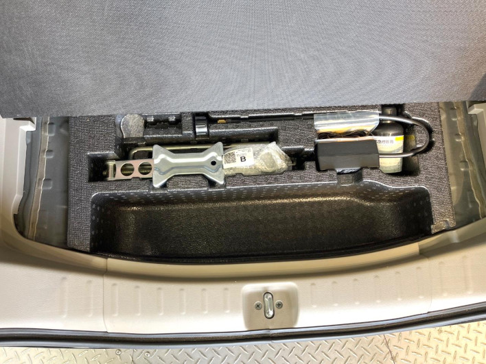 2013 Honda N-BOX DBA-JF1 (UW-6a24e0721e191)[22]