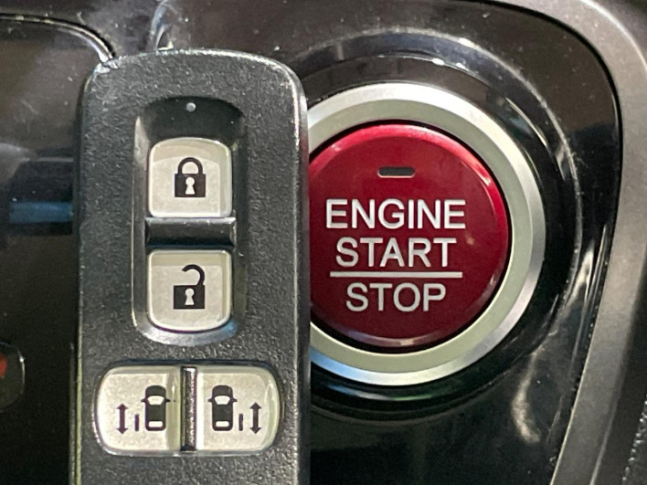 2016 Honda N-BOX CUSTOM DBA-JF1 (UW-6a24e07887b2d)[5]