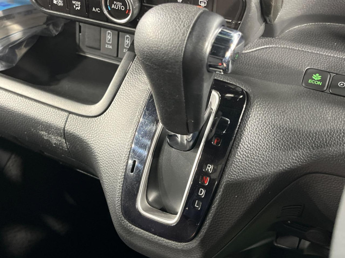 2018 Honda N-BOX CUSTOM DBA-JF3 (UW-6a24e07ab284c)[24]